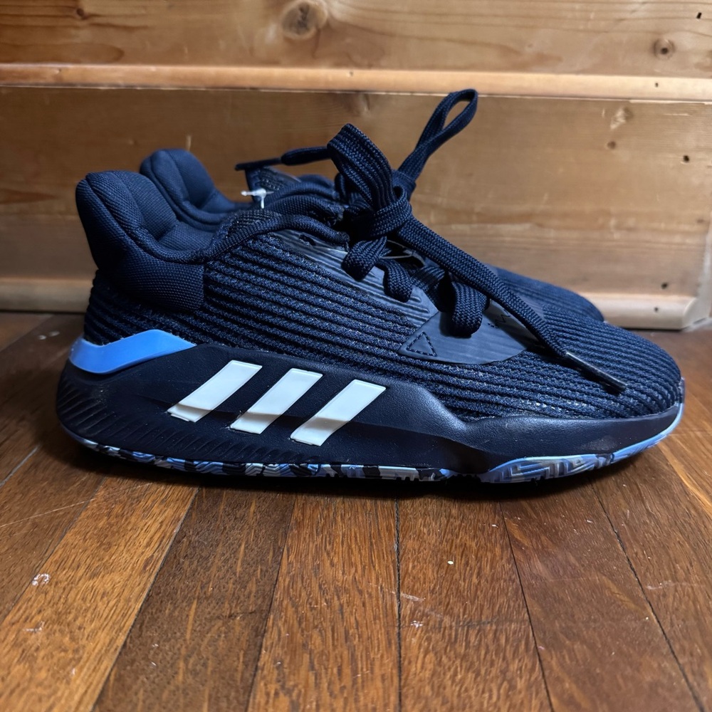 Boys Adidas sneakers size 4 1/2